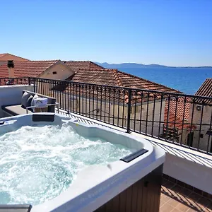 https://villa-vito.hotelinzadar.com
